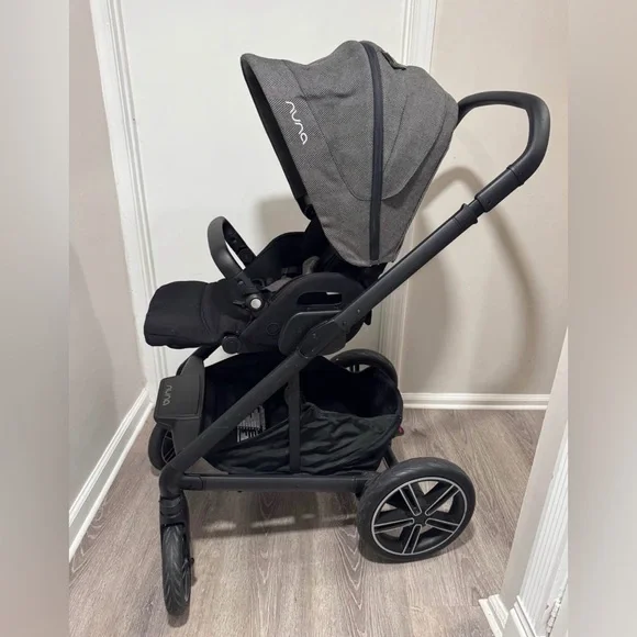 Nuna mixx Black and Gray Stroller in Excellent condition. - Picture 4 of 13